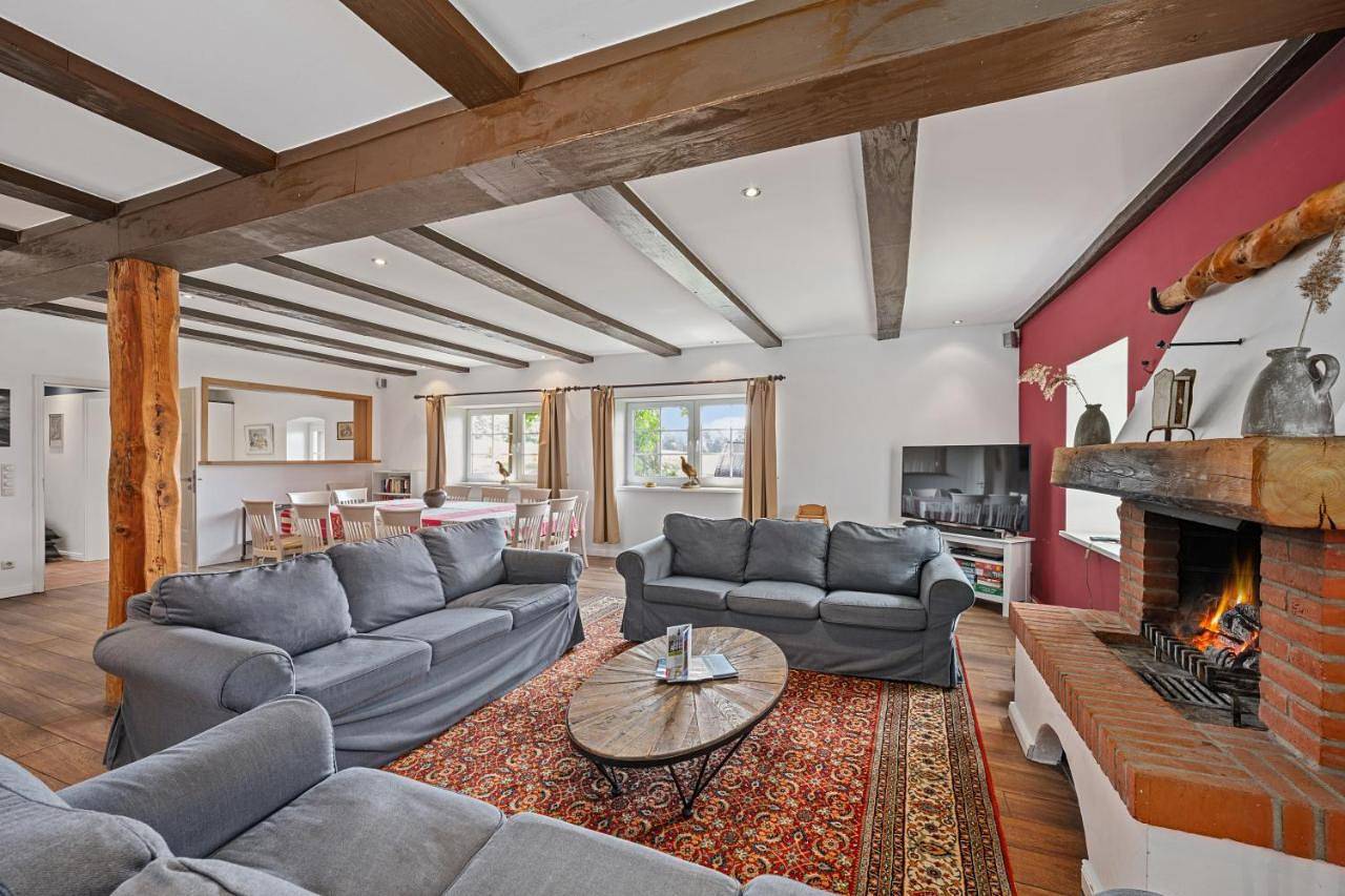 Gut Kletkamp "Altes Backhaus" - Freistehendes Landhaus mit 7 Schlafzimmern I Kamin I Garten & Terrasse I 15 Min zur Ostsee I Parkplätze I Hundefreundlich I Bar I Wlan in Kletkamp, Südliche Ostseeküste