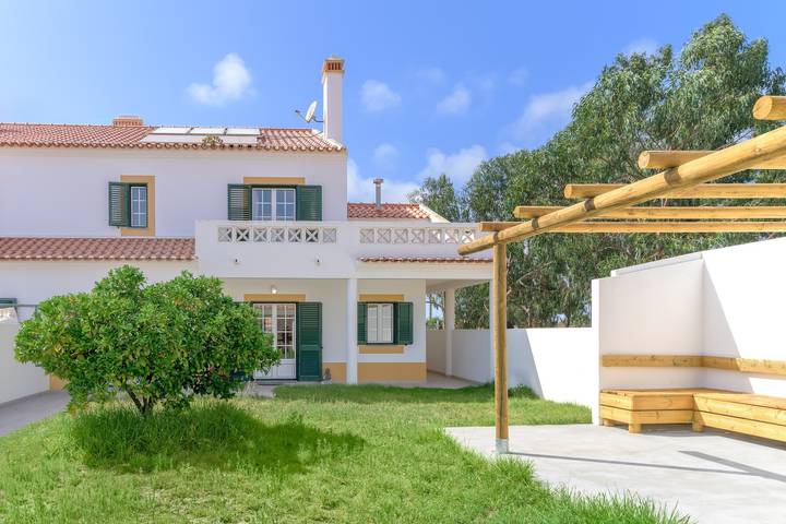 Casa de vacaciones para 8 personas, con jardín y balcón, Se admiten mascotas en Vila Nova de Milfontes