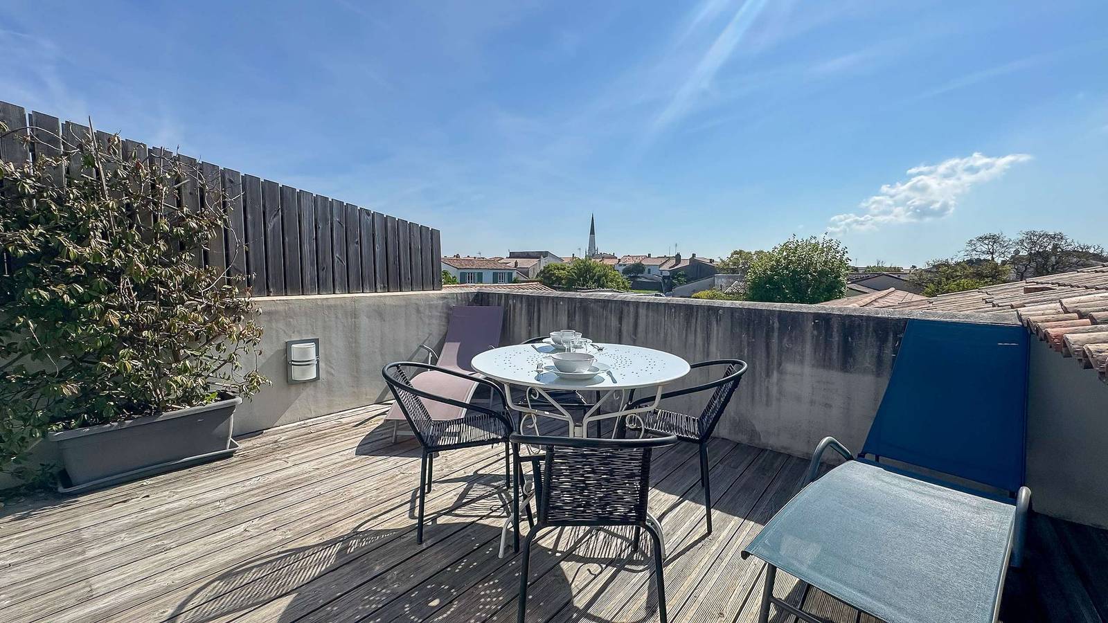 Entire holiday apartment, Pretty apartment with a view of the bell tower in Ars-en-Ré, Ile de Re