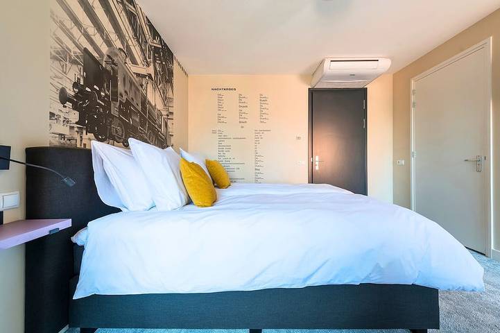 Ganze Wohnung, Minimalistisches und modernes Apartment mit privater Küche und Badezimmer in Tilburg, Nordbrabant
