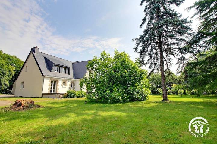 Gîte pour 12 personnes, avec Terrasse et Jardin à Landévant
