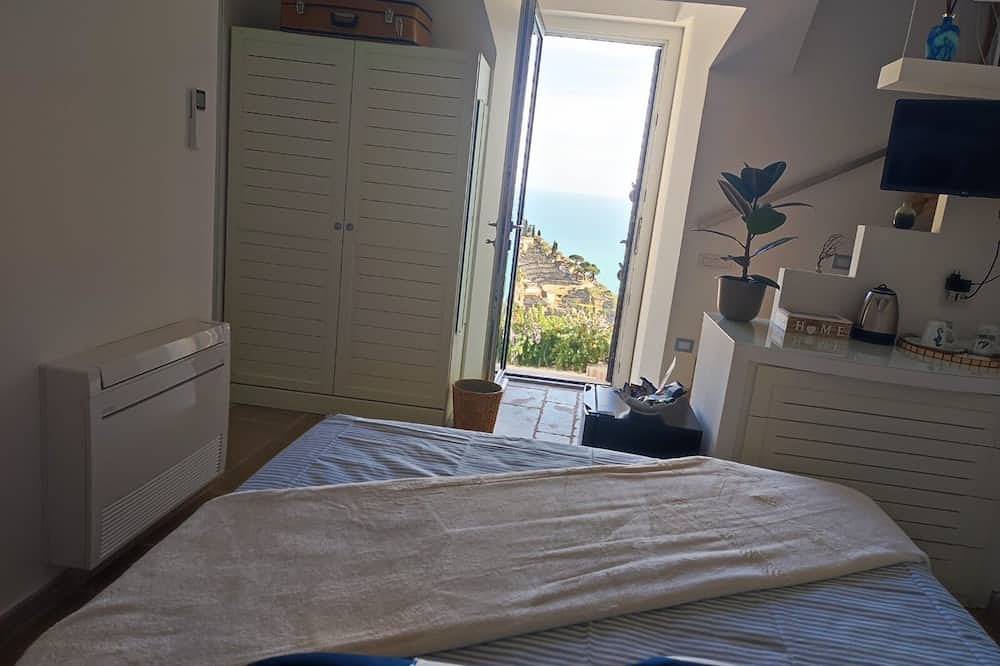 Romantic room facing the sea, relaxation is well-being on the Amalfi Coast. in Pontone, Scala