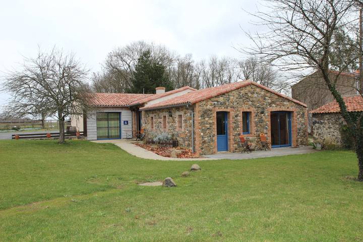 Location de vacances pour 8 personnes, avec terrasse à Mouzillon