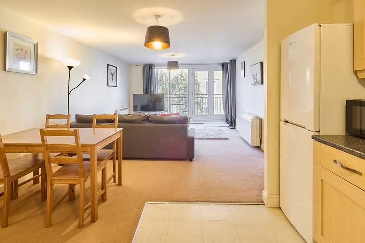 Entire apartment, Host & Stay | Bingley Court in Kent