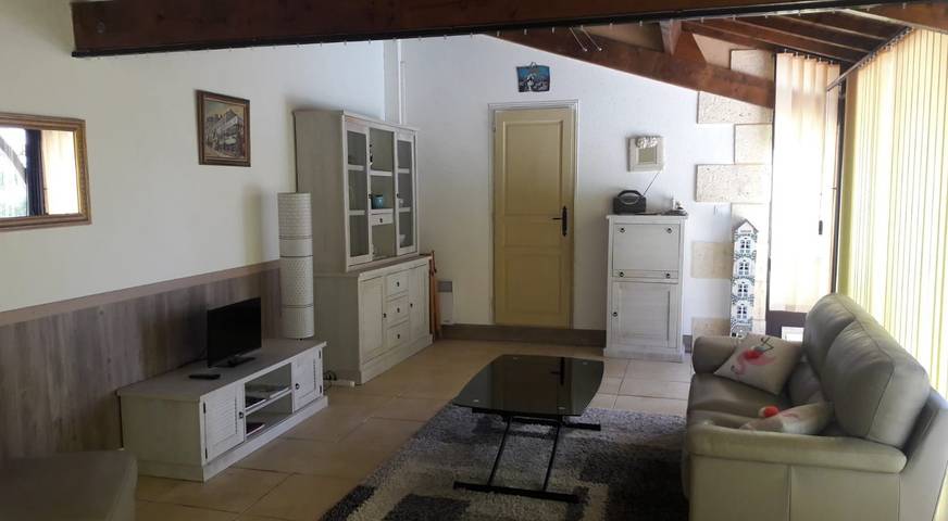 Gîte pour 3 personnes, avec terrasse et piscine à Saint-Avit-Sénieur - 3