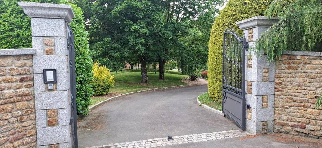 Location de vacances pour 2 personnes, avec terrasse ainsi que vue et jardin à Le Val-Saint-Père - 2