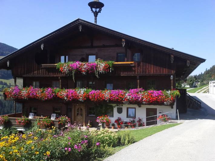Ferienwohnung für 4 Personen, mit Balkon und Garten sowie Ausblick in Reith im Alpbachtal