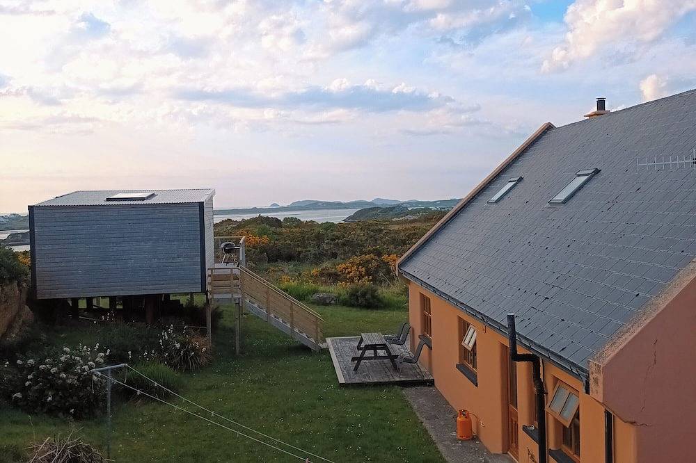 Peaceful location,Superb sea views,on the 'Wild Atlantic Way'! ...With internet. in Glenties, County Donegal