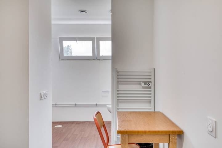 Ganze Wohnung, Zimmer mit Gemeinschaftsterrasse und WLAN, 10 Minuten vom Meer entfernt in Mudaison, Mittelmeerküste (Frankreich)