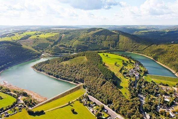 Gîte pour 5 personnes, avec vue sur le lac ainsi que jardin et vue dans Petit Coo - 2