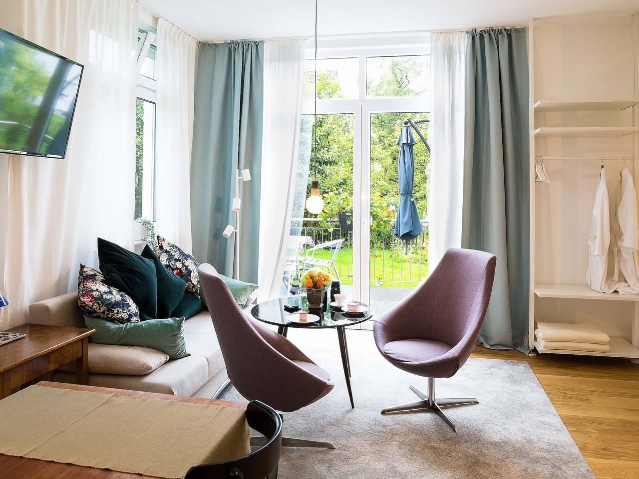 Ganze Wohnung, Apartment Am Apfelbaum, 45qm, Balkon, 1 Wohn-/Schlafzimmer, max. 4 Personen in Reutlingen, Neckar-Alb