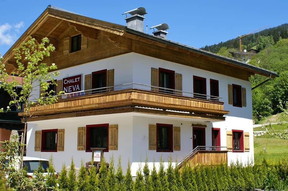 Superior chalet with wellness near the centre in Saalbach, Saalbach-Hinterglemm