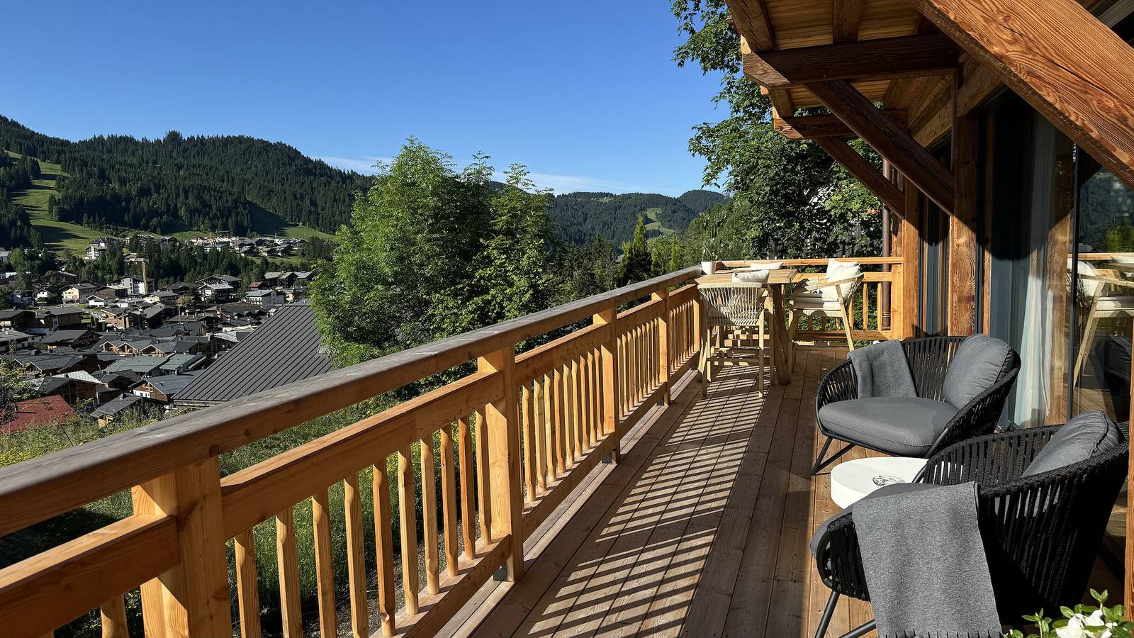 Chalet 'Casa Di Più - Les Gets' with Mountain View, Private Terrace and Wi-Fi in Les Gets, Les Portes du Soleil