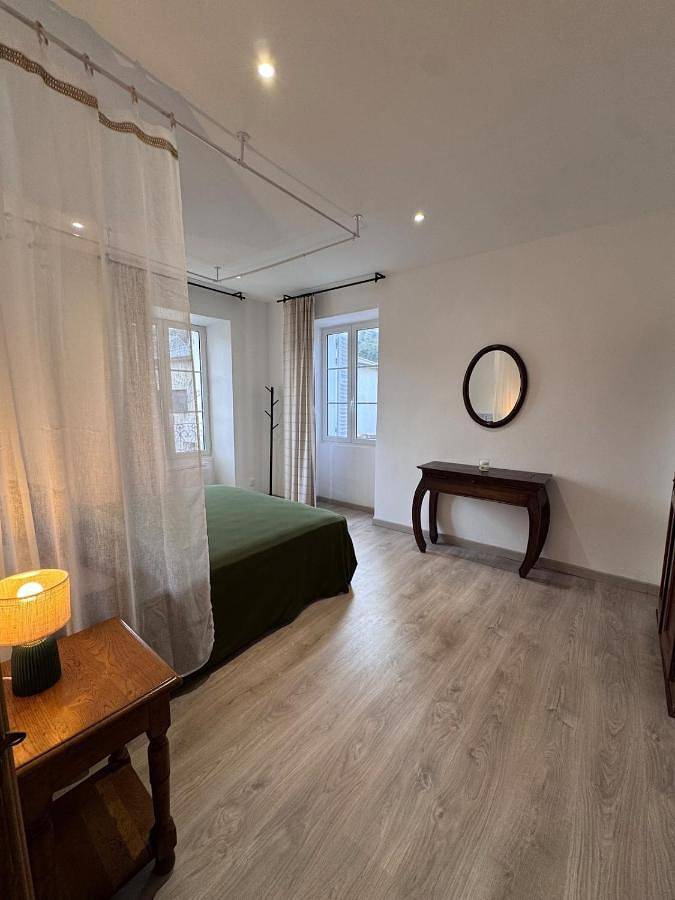 Gîte pour 6 personnes, avec terrasse et vue, animaux acceptés à Murato - 4