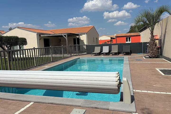 Location de vacances pour 6 personnes, avec jardin et terrasse à Vérines