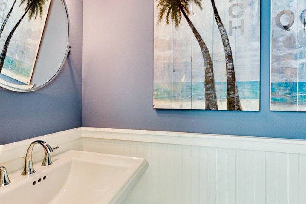 Welcoming condo close to the beach with private heated pool & Wifi in Holmes Beach, Anna Maria Island