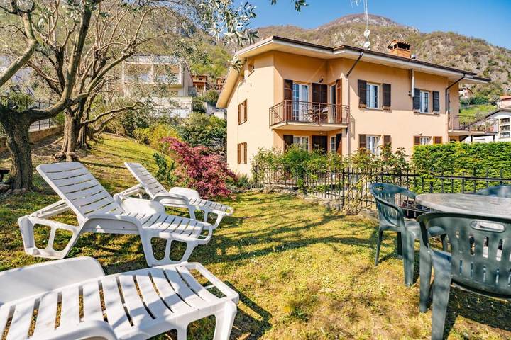 Ferienwohnung für 5 Personen, mit Balkon und Terrasse sowie Garten und Seeblick in Onno (Oliveto Lario)