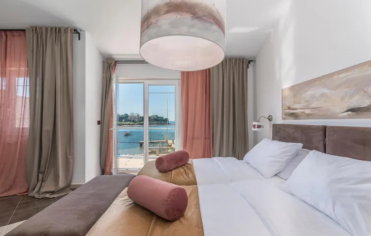Alojamiento y desayuno para 2 personas, con terraza además de vistas y jardín - 1