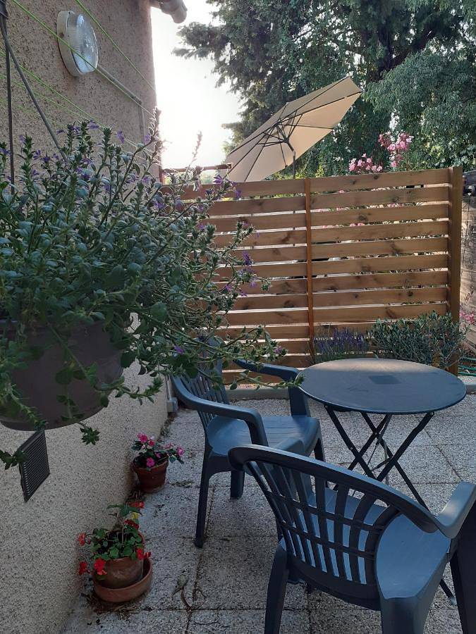 Location saisonnière avec piscine et terrasse au pied du luberon in Lauris, Parc naturel régional du Luberon