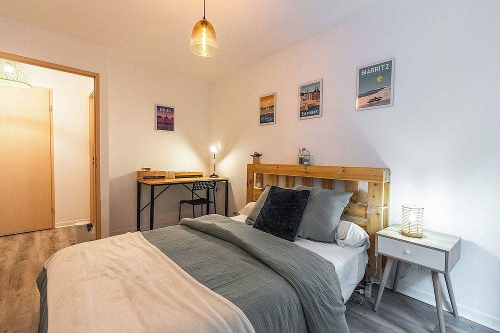 Entire apartment, Cosy apartment with terrace near Bordeaux in Mérignac, Bordeaux region