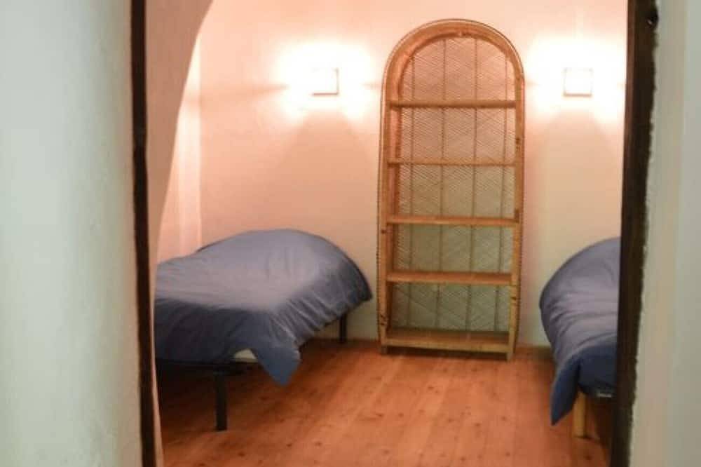 Appartement entier, Ferme Val des Prés, Gîte du Ruisseau  Nuits fraiches pour bien dormir assurées in La Brigue, Côte méditerranéenne (France)