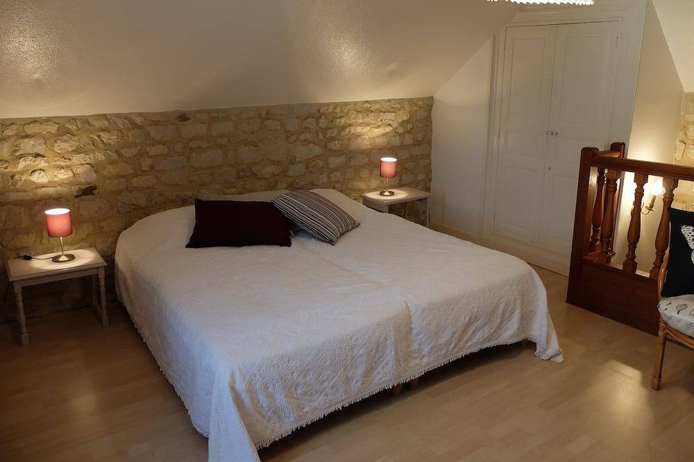 An idyllic holiday home a stone's throw from the sea in Sainte-Honorine-des-Pertes, Bayeux und Umgebung