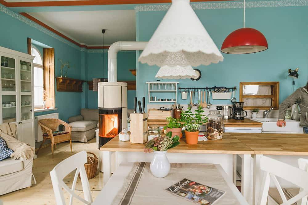 Old water tavern vacation home with summer pool, sauna and hot tub in Pegau, Burgenlandkreis