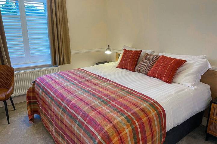 Ganze Wohnung, Located in the heart of Glossop in the High Peak, Westwood Boutique Aparthotel combines comfort with convenience. Set against the breathtaking backdrop of the Peak District. in Glossop, Derbyshire