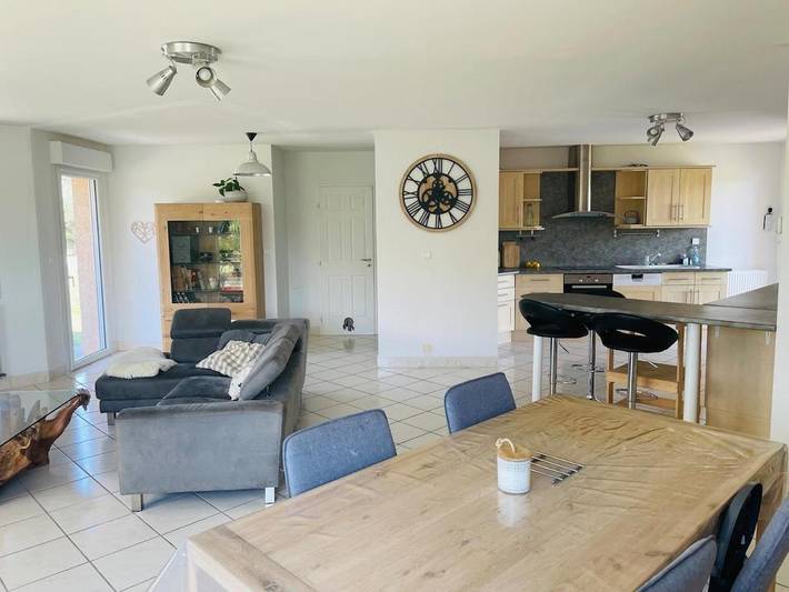 Location de vacances pour 5 personnes, avec piscine et terrasse dans Blyes - 4