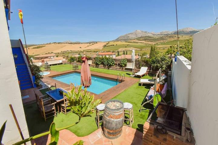 Casa rural para 11 personas, con Balcón y Jacuzzi además de Terraza y Jardín en Casabermeja