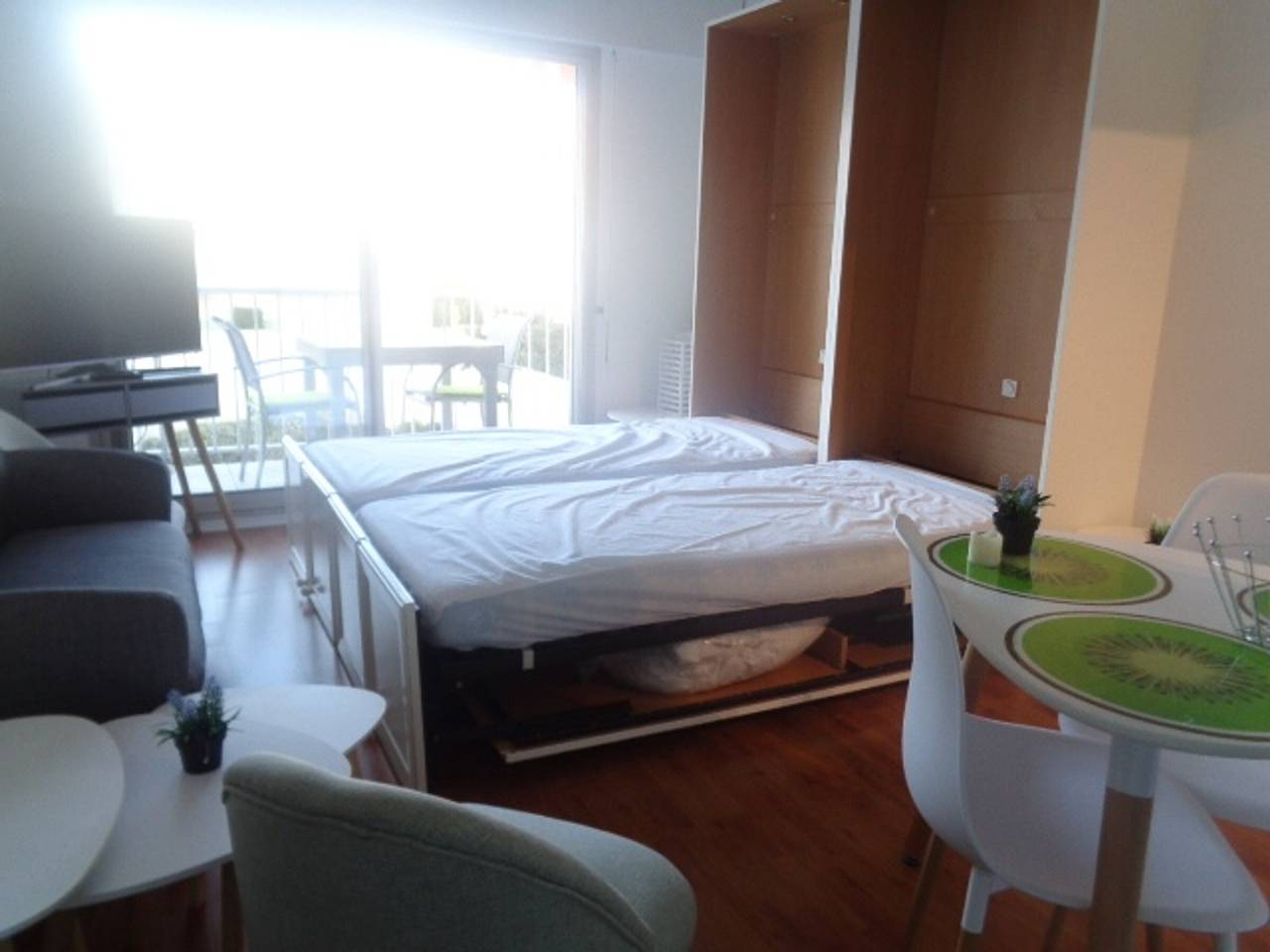 Entire studio, Studio Cozy near Arcachon Beach & Station – Balcony, Elevator, Inclusive Cleaning in Arcachon, Arcachon region