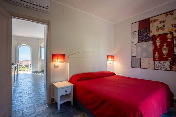 Apartamento entero, Petrosa   Large Sea View Apartment with Pool and Private Beach in Vibonati, Cilento Coast