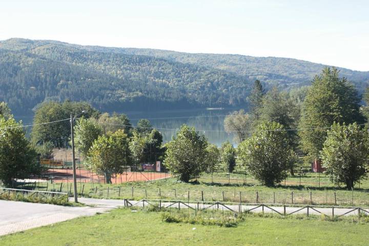 Gîte pour 4 personnes, avec Balcon et Terrasse ainsi que Vue sur le lac et Vue à San Giovanni in Fiore