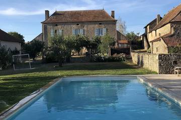Gîte pour 6 personnes, avec jardin et piscine à Saint-Ythaire