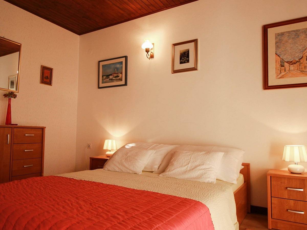 Ganze Wohnung, Ruhiges Apartment für 2 Personen mit Meerblick in Malinska-Dubašnica, Krk