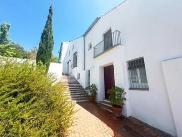 Casa rural para 5 personas, con jardín y piscina además de balcón y vistas en Sierra de Aracena y Picos de Aroche
