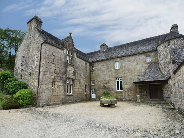 Location de vacances pour 14 personnes, avec Terrasse ainsi que Jardin et Piscine à Plourin-lès-Morlaix