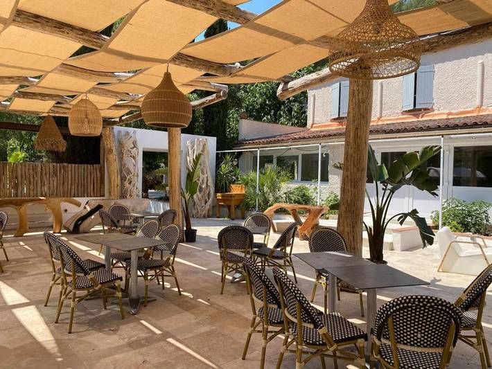 Hôtel pour 2 personnes, avec Terrasse et Jardin ainsi que Piscine et Vue