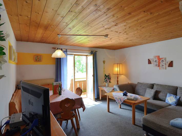 Ferienwohnung für 2 Personen, mit Balkon und Garten