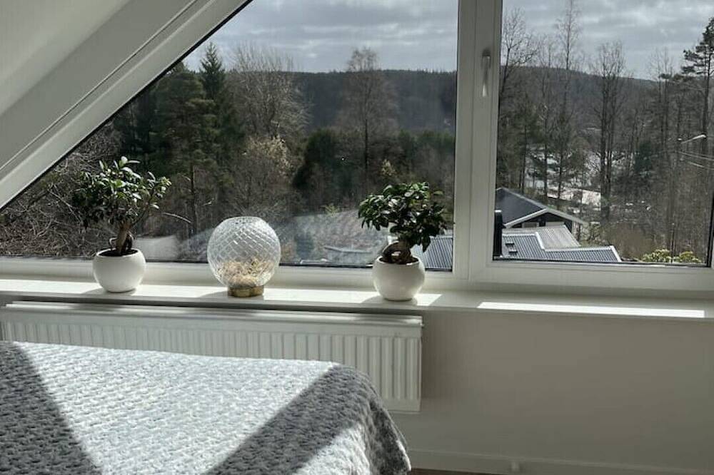 Ganze Wohnung, A beautiful home in nature near a lake- just 10 min from citycenter and airport- in Härryda, Västergötland