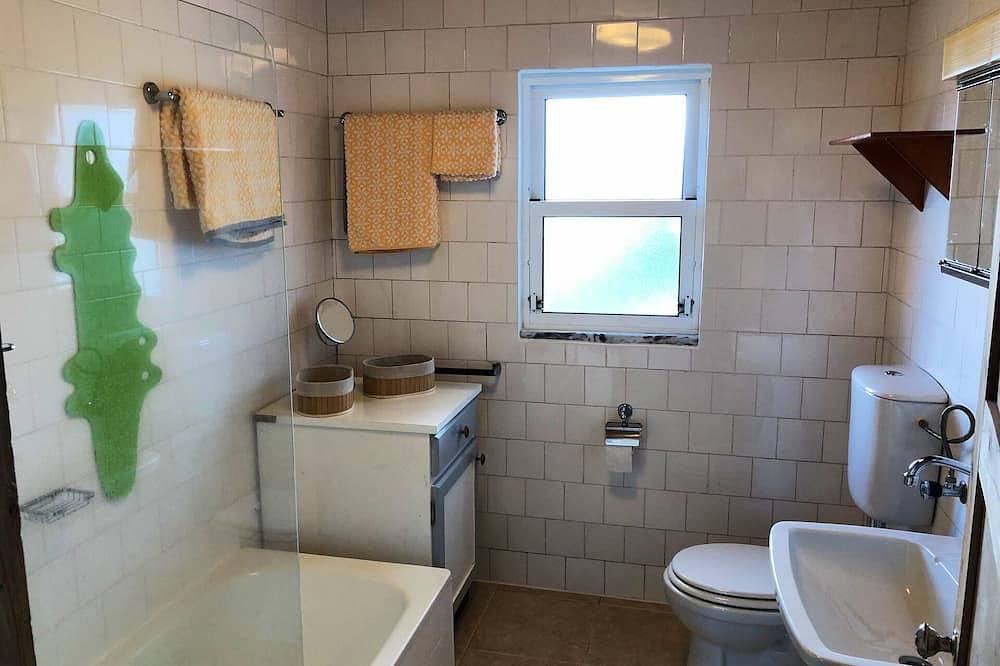 Alojamiento tranquilo y acogedor con excelentes vistas y un hermoso jardín. in Cascalho de Cima, Cedros