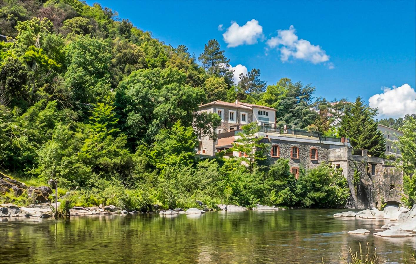 Appartement confortable de 300 m² avec piscine, Wi-Fi et parking - À 1,5 km du centre de Générargues in Corbès, Parc national des Cévennes