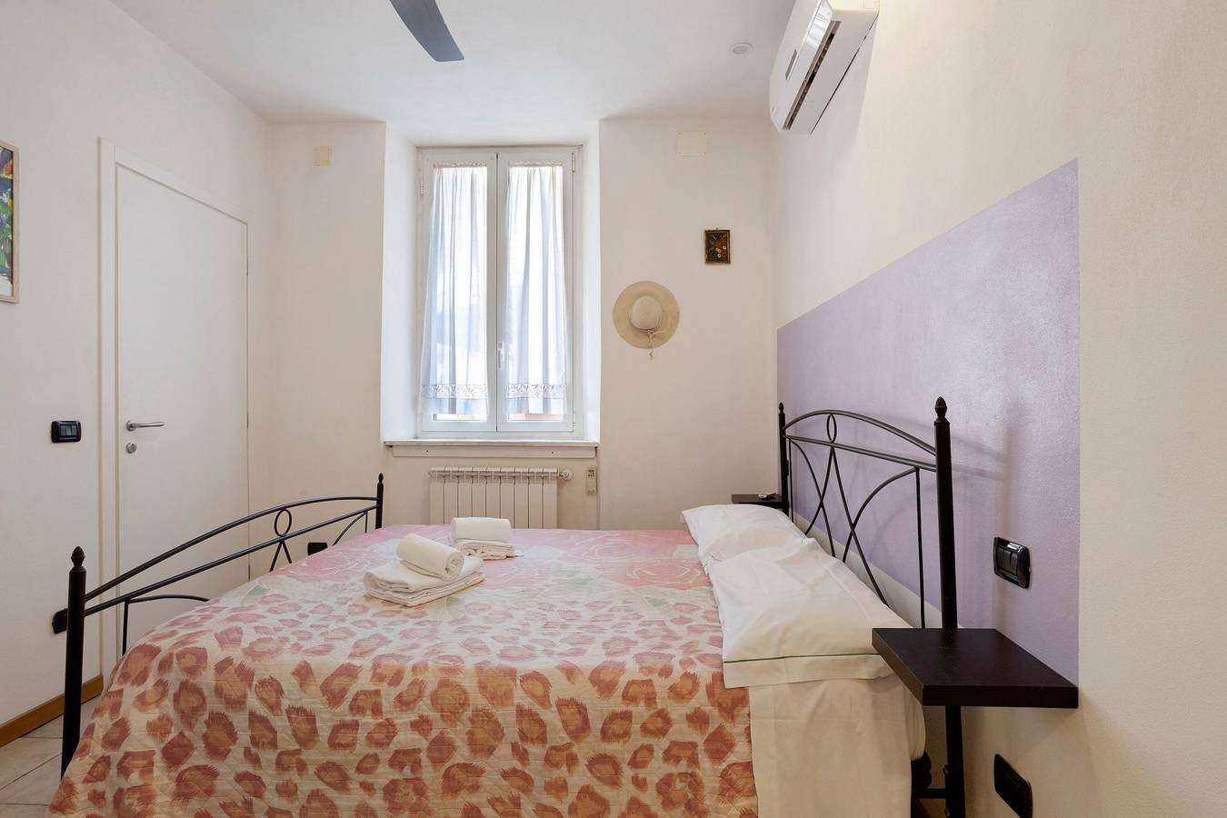 Appartamento intero, La camera 'Mira' con terrazza condivisa, Wi-Fi e aria condizionata in Vernazza, Comune di Vernazza