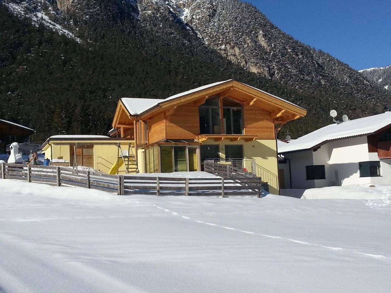 Ganze Wohnung, Two-Bedroom Apartment with Terrace in Stubaier Alpen, Trins