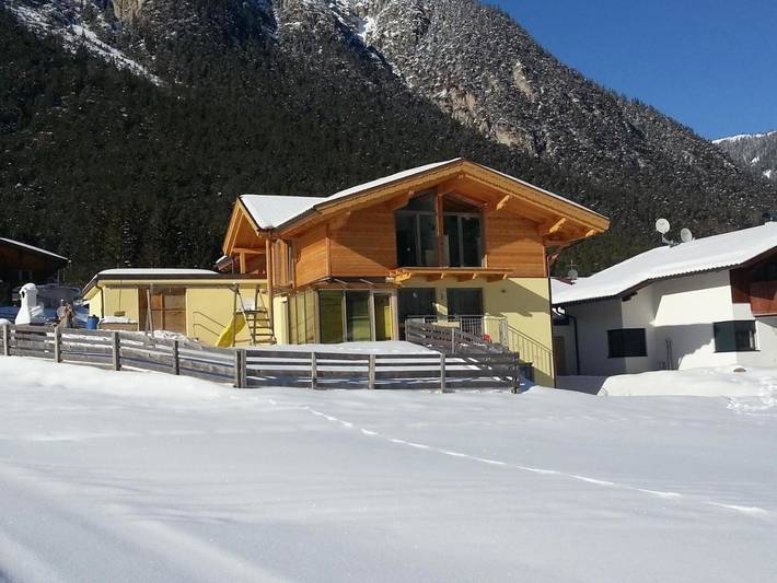 Ferienwohnung für 5 Personen, mit Terrasse und Garten sowie Pool und Ausblick in Trins