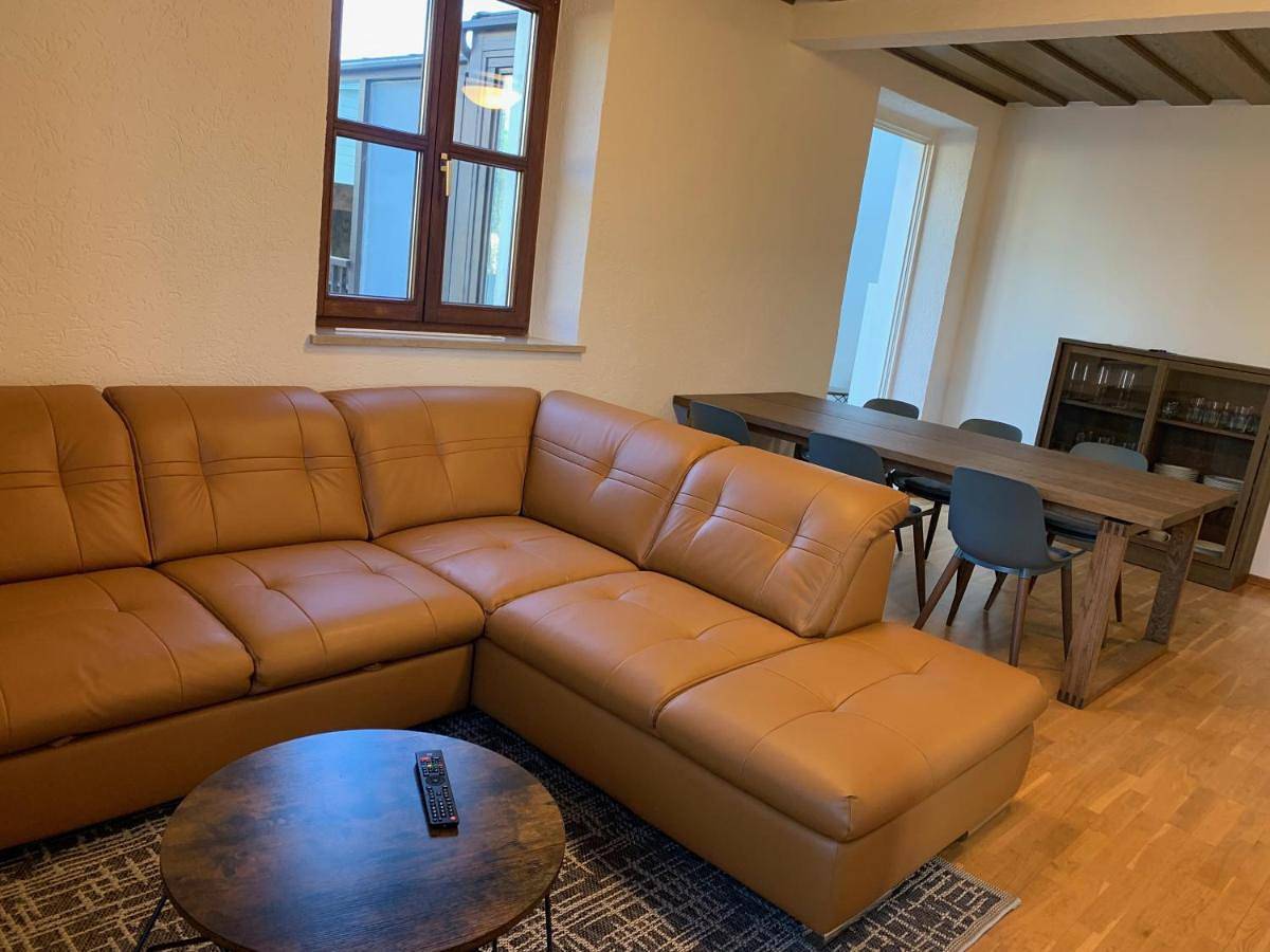 Ganze Wohnung, Villa mit Pool und Grillplatz in Regensburg in Regensburg, Ostbayern