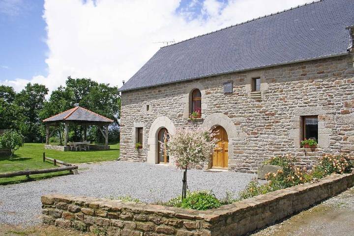 Gîte pour 7 personnes, avec Terrasse et Jardin dans Le Mené