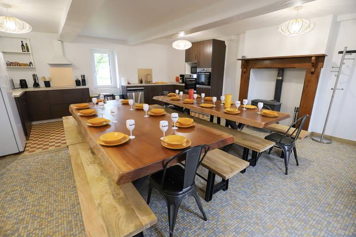 Villa pour 30 personnes, avec jardin et terrasse, animaux acceptés en Auvergne - 3