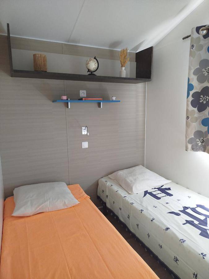 Mobilhome avec terrasse couverte à 800 m de la plage in Saint-Cast-le-Guildo, Région de Dinan