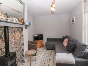 Log Cabin for 3 People in Waveney District, Suffolk, Photo 2